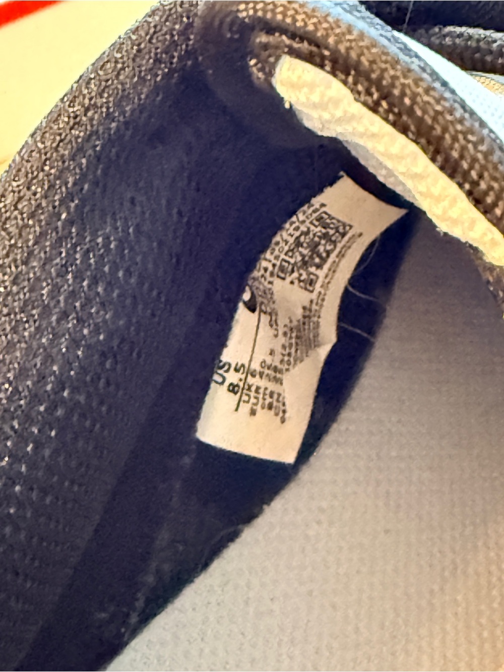 Nike Men’s Black and White Low-Top Sneakers - Picture 4 of 8